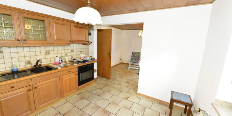 Küche mit Essplatz im Erdgeschoss