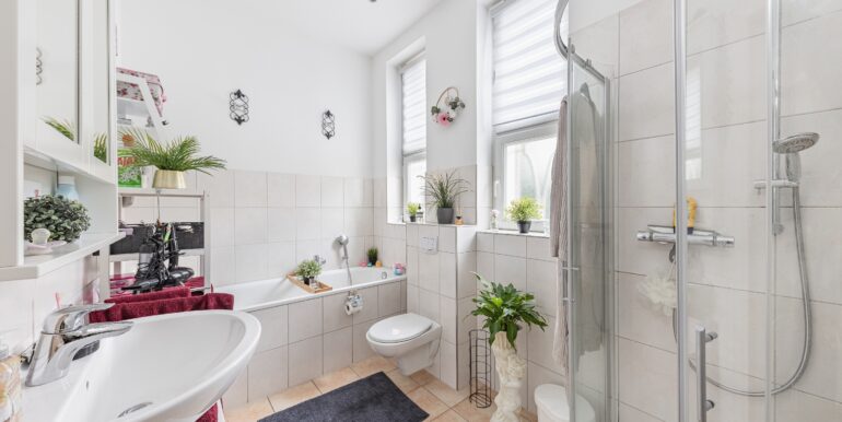 EG: modernes Tageslichtbad