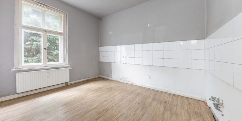 OG: geräumige Küche