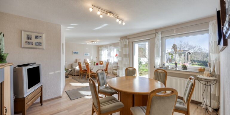 Wohnbereich mit Zugang zum Garten