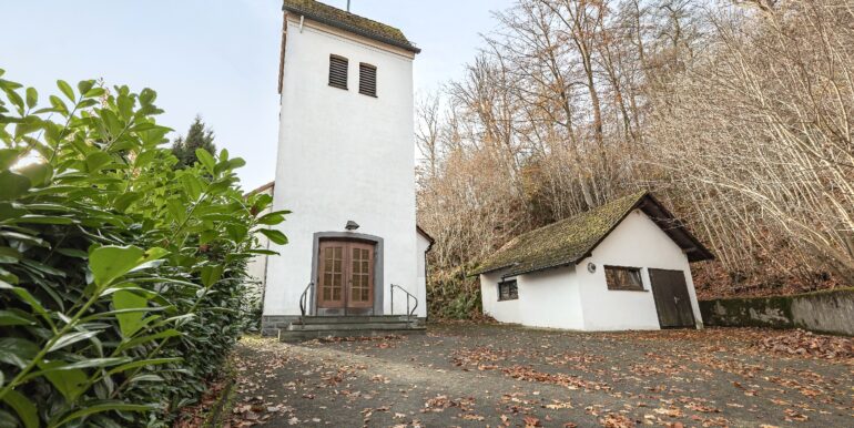 Kirchenliegenschaft mit Hoffläche