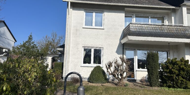 Straßenansicht Frühjahr