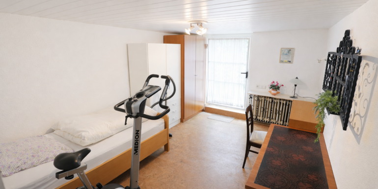 Schlafzimmer mit Gartenzugang (WE 2)