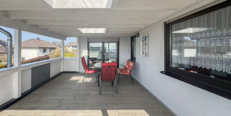 überdachte Terrasse