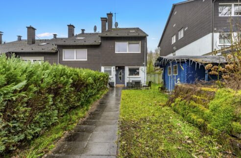 Hauseingang mit Vorgarten