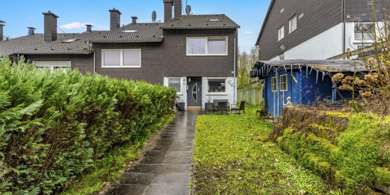 Hauseingang mit Vorgarten