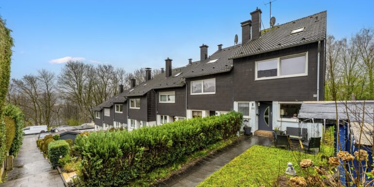 Hauseingang mit Vorgarten