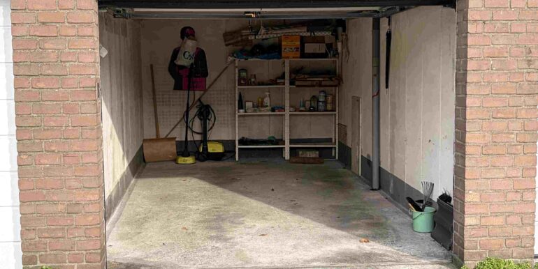 Garage mit Sektionaltor