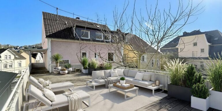 Dachterrasse und Rückansicht