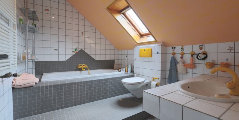 Badezimmer im DG