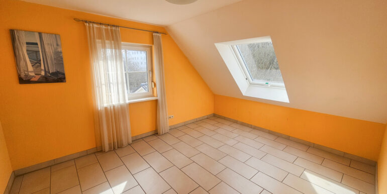 Schlafzimmer DG