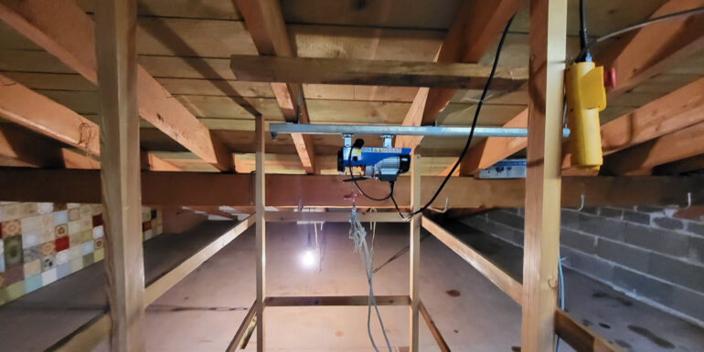 Lastenaufzug im DG der Garage