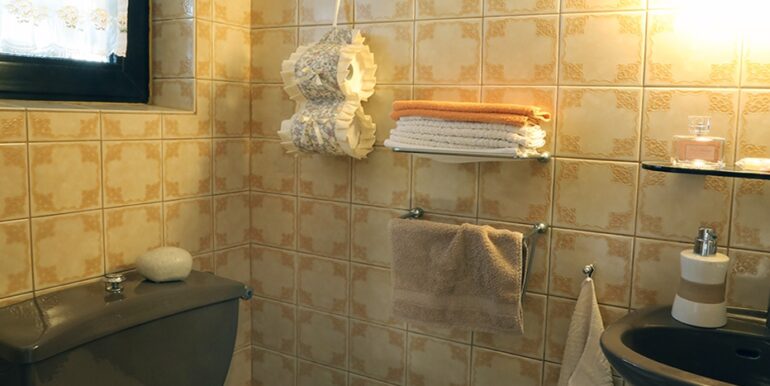 Gäste-WC mit Fenster