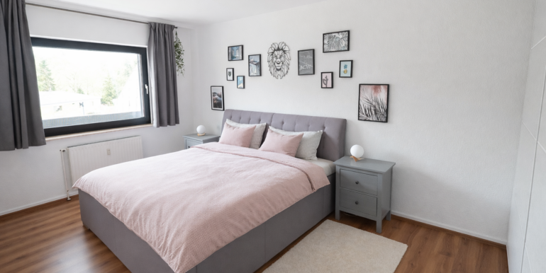 Das ca. 14 m² große Schlafzimmer