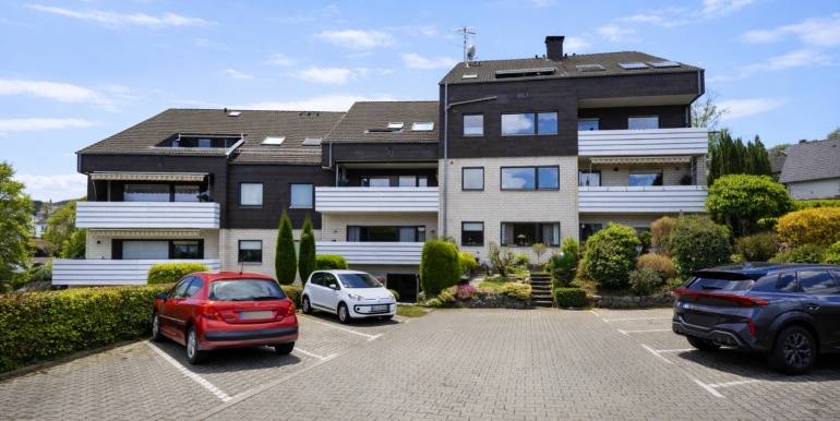 PKW-Stellplatz hinter dem Haus