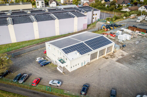 Bürogebäude u. Werkstatt