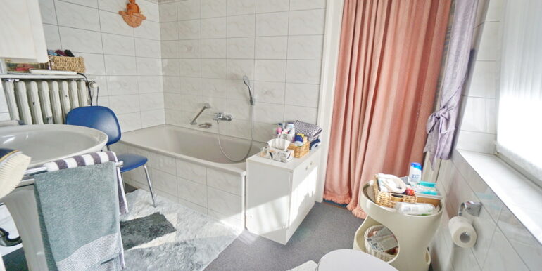 ... mit Duschbad