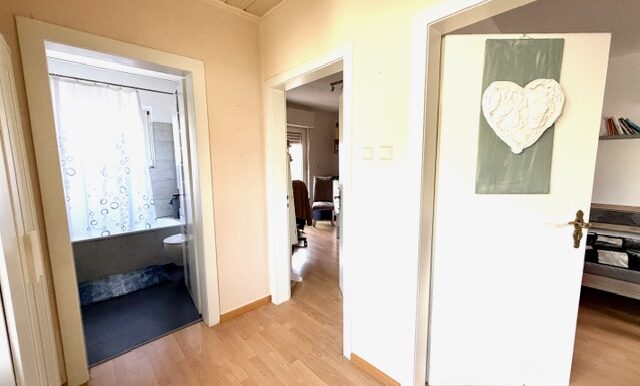 1.Obergeschoss (2 Zimmer, Bad & Balkon)