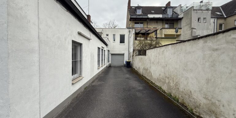 Einfahrt hinten