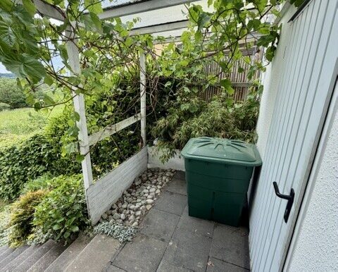 Erdgeschoss -  Zugang zur Garage und zum Garten