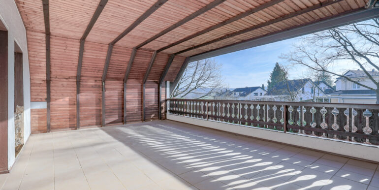 Überdachte Terrasse OG