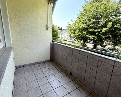 Überdachter Balkon mit Markise