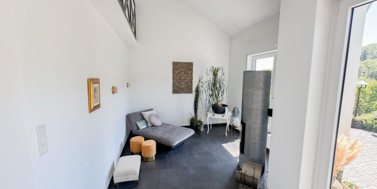 Kaminzimmer mit hochwertigen Kaminofen EG