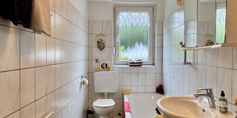Altbau - Bad EG rechts