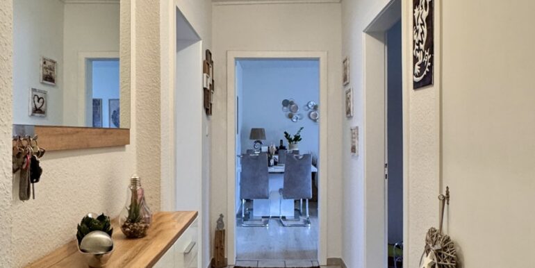 Altbau - Flur EG links