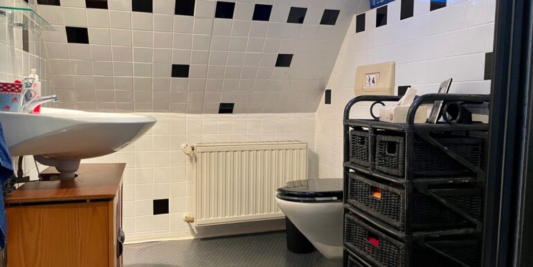 Bad mit Dusche (DG)