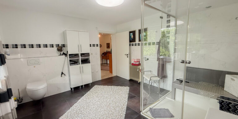 Badezimmer EG