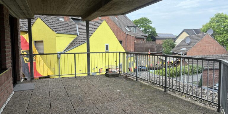 ... ca. 26 m² großer Terrasse