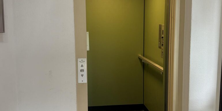 Aufzug für nur 2 Parteien