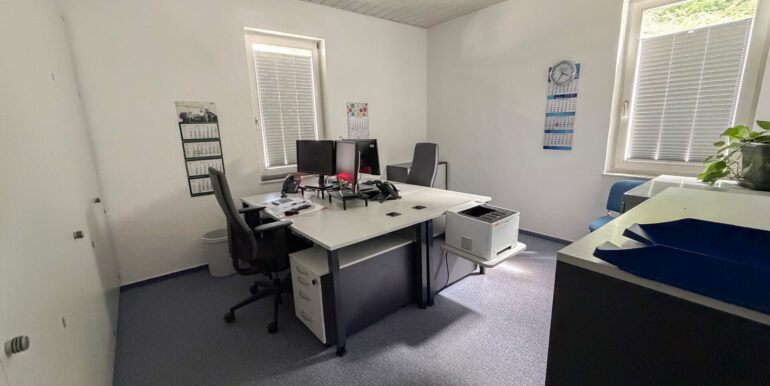 Verwaltungsgebäude: Büro