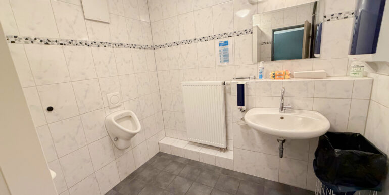 Verwaltungsgebäude: WC