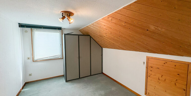 Schlafzimmer DG Links