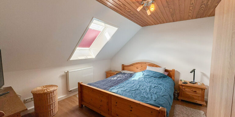 Schlafzimmer DG Rechts