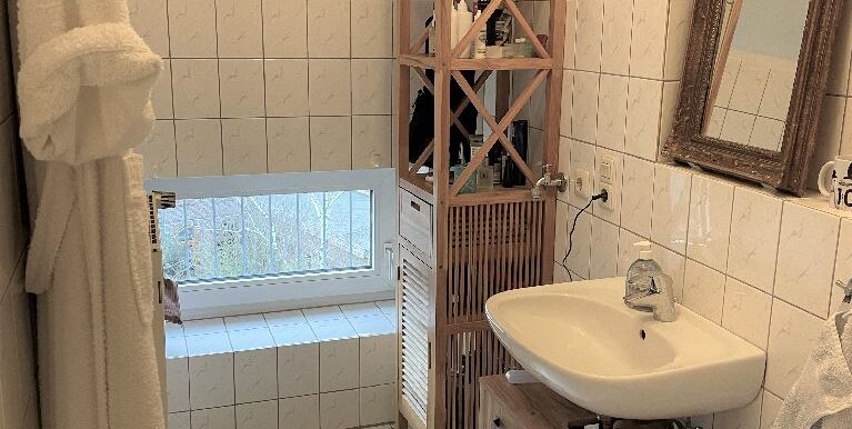 Wannenbad mit Fenster