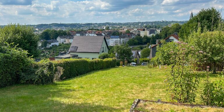 sonniges Grundstück