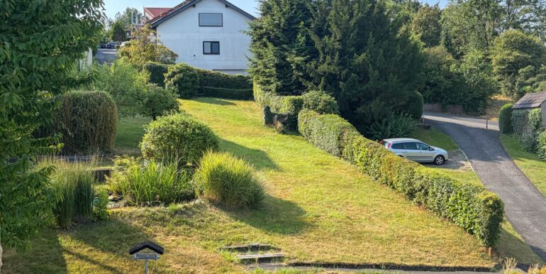 großzügiges Baugrundstück