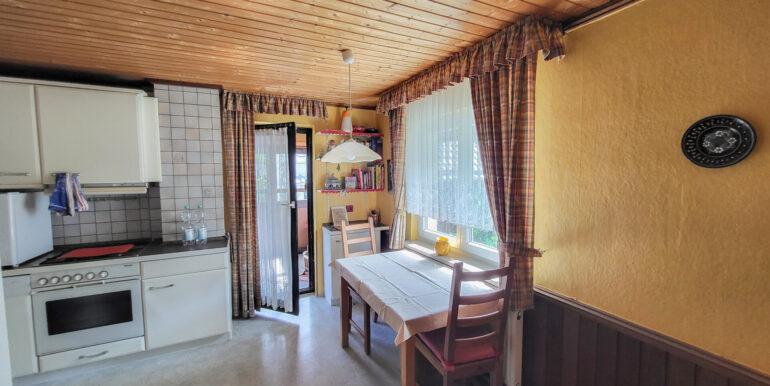 Küche mit Zugang zur Loggia OG