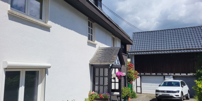 Innenhof mit Doppelgarage