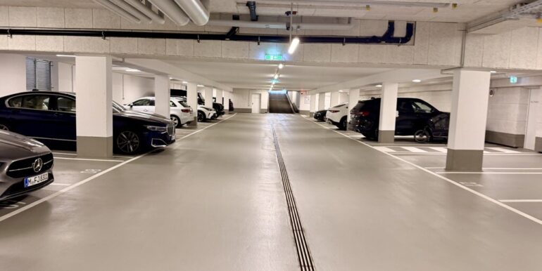 helle Tiefgarage