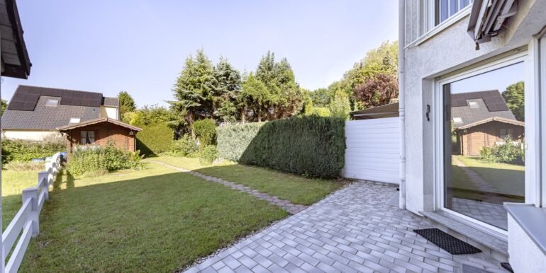 Sonnengrundstück mit Terrasse