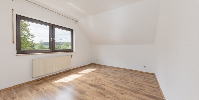 geräumiges Schlafzimmer