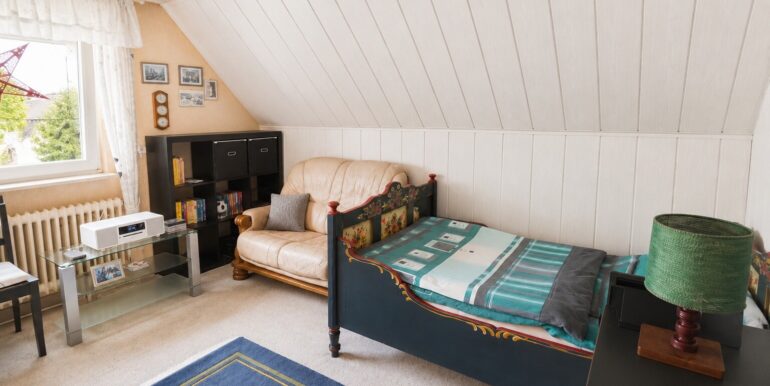 Zweites Schlafzimmer im DG