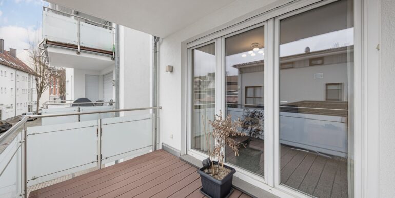 großzüger Balkon