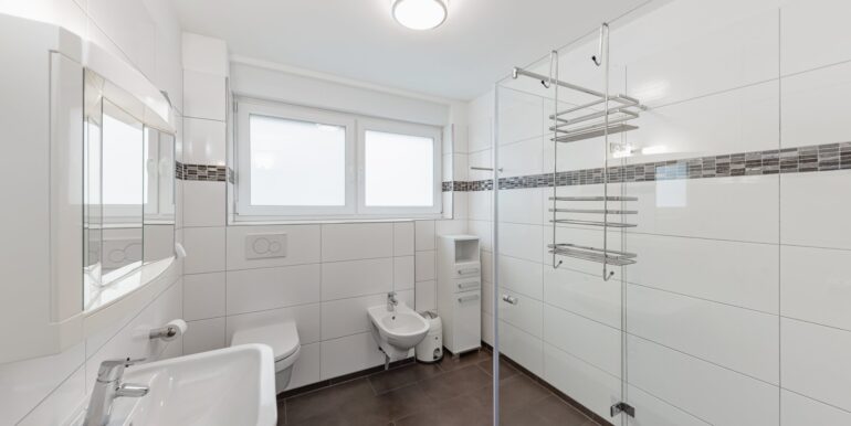 Tageslichtbad mit Dusche