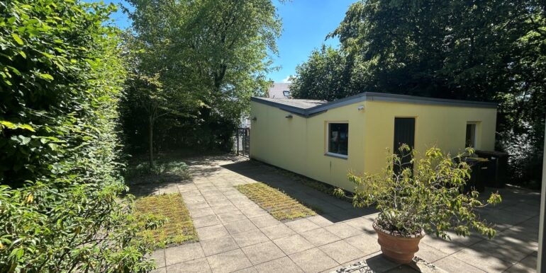 Zugang und Garage