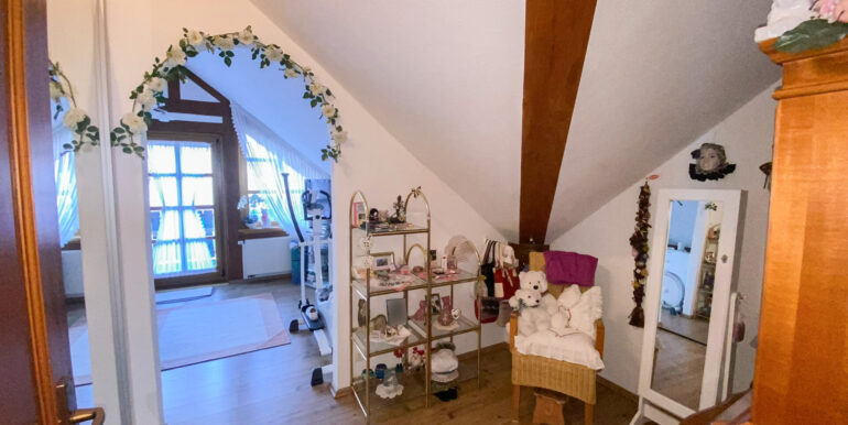 Durchgangszimmer DG